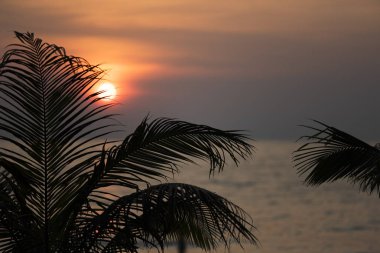 Koh Chang adasında güzel gün batımı.