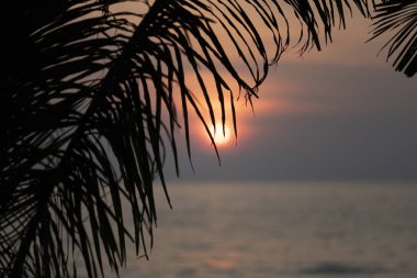 Koh Chang adasında güzel gün batımı.