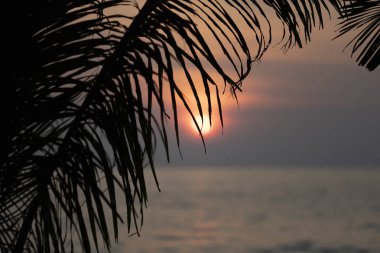 Koh Chang adasında güzel gün batımı.