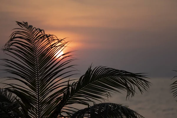 Belo pôr do sol na ilha de Koh Chang . — Fotografia de Stock