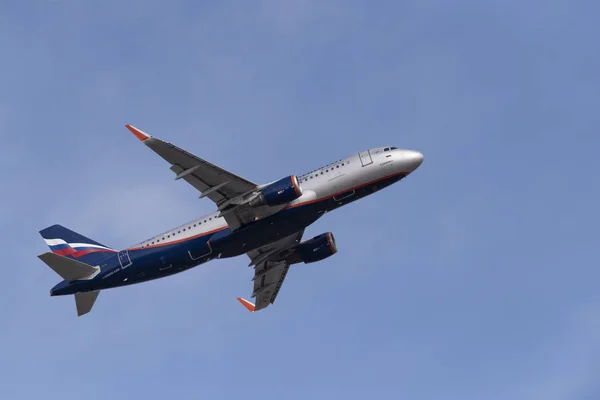 Airbus A320-214 Vp-Blh Aeroflot. — Foto de Stock