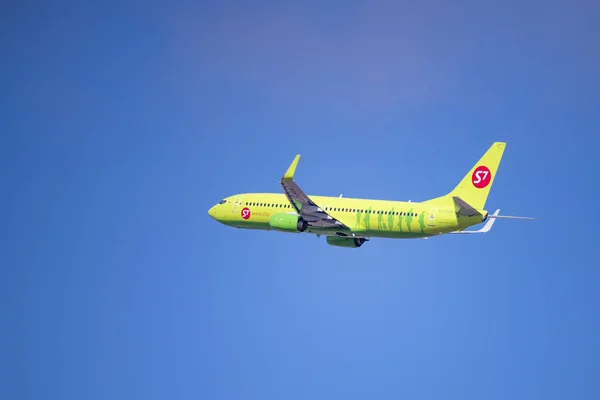 Boeing 737-8gj Vq-Bvk S7 Airlines. — Foto de Stock