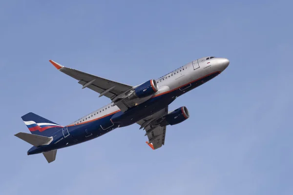 Airbus A320-214 Vp-Blh Aeroflot. — Foto de Stock