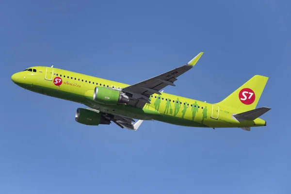 Airbus A320-214 Vp-Bom S7 Airlines. — Foto de Stock