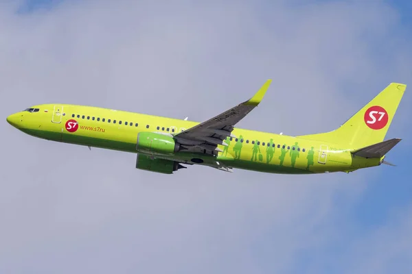 Boeing 737-8gj Vq-Bvk S7 Airlines. — Foto de Stock