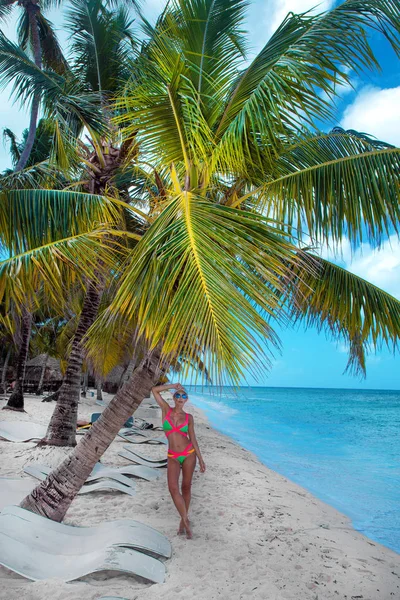 Mooie Vrouw Een Bikini Het Strand Dominicaanse Republiek — Stockfoto