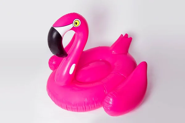 Rosa Trendiga Blåst Stranden Flamingo Vit Bakgrund Hit Sommaren — Stockfoto