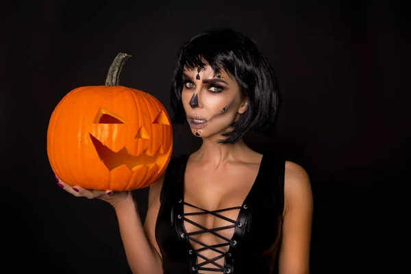 Sexy Morena Maquillaje Lencería Halloween Sostiene Una Calabaza Sobre Fondo — Foto de Stock