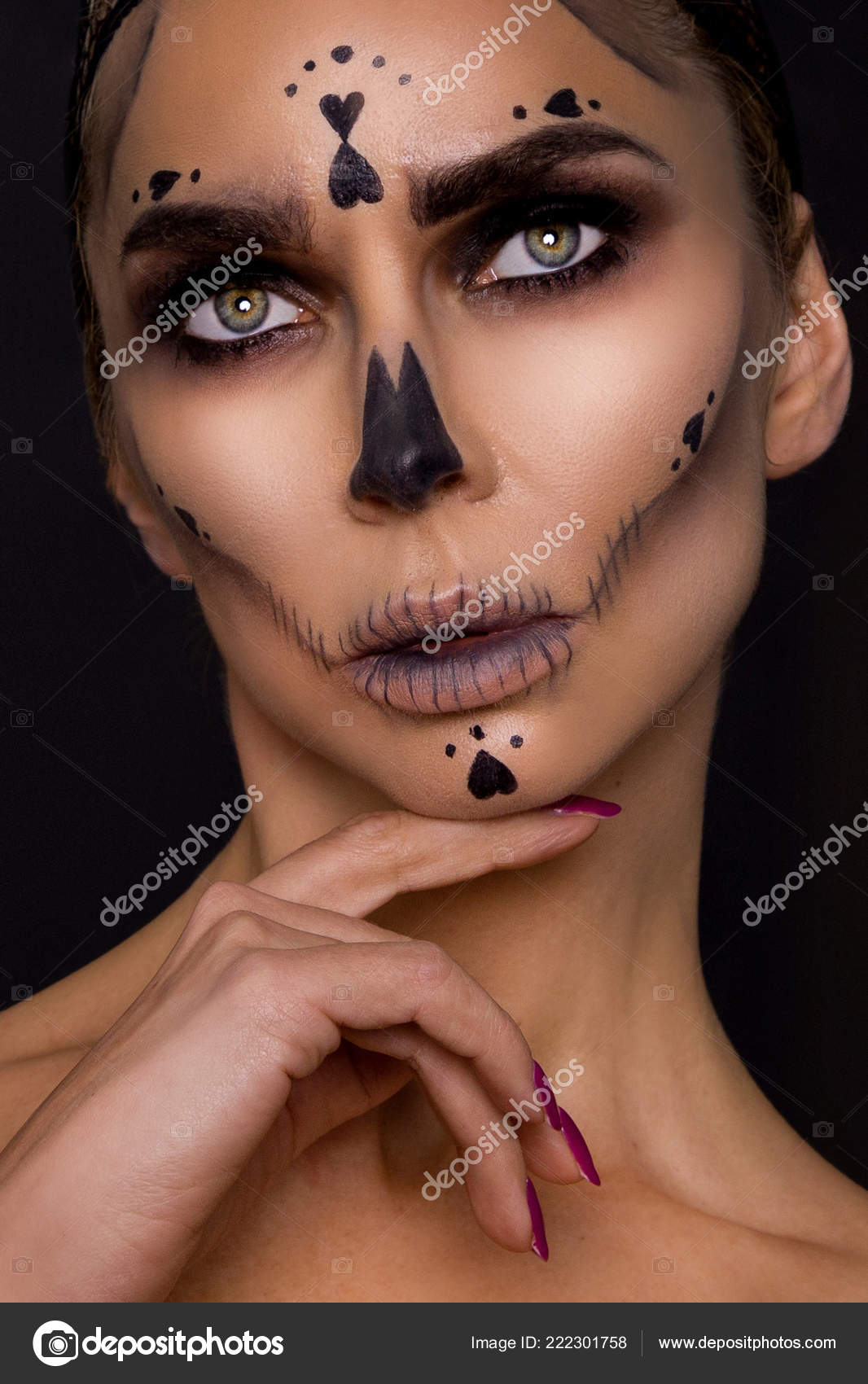 helikopter identifikation dynamisk Portrait Sexy Brunette Woman Halloween Makeup Black Background Studio Make  Stock Photo by ©marcink3333 222301758