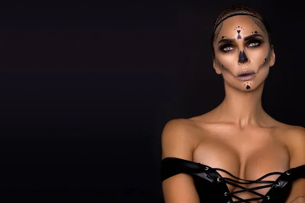 Porträt Sexy Brünette Frau Halloween Make Auf Schwarzem Hintergrund Studio — Stockfoto