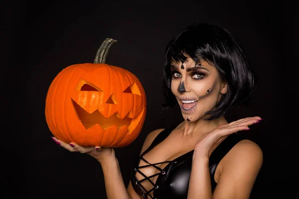 Sexy Morena Maquillaje Lencería Halloween Sostiene Una Calabaza Sobre Fondo — Foto de Stock