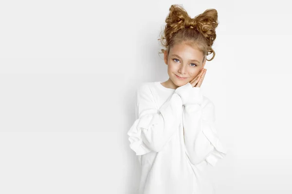 Мила Щаслива Блондинка Молода Дівчина Осінньому Зимовому Одязі Краса Радісна — стокове фото