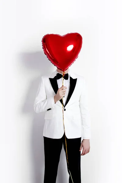 Valentine Namorado Bonito Segurando Balão Forma Coração Feliz Homem Alegre — Fotografia de Stock