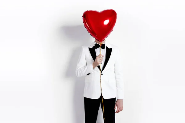 Valentine Namorado Bonito Segurando Balão Forma Coração Feliz Homem Alegre — Fotografia de Stock