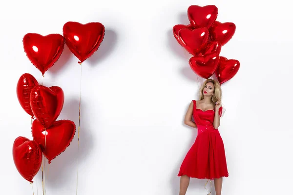 Valentine Menina Beleza Com Balão Vermelho Isolado Fundo Branco Jovem — Fotografia de Stock