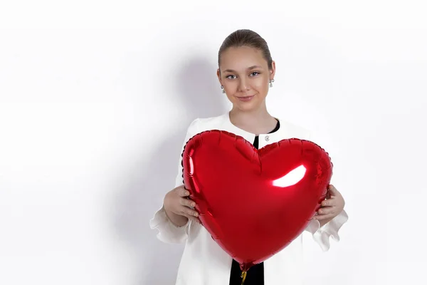 Valentine Beleza Jovem Adolescente Com Retrato Balão Vermelho Isolado Fundo — Fotografia de Stock