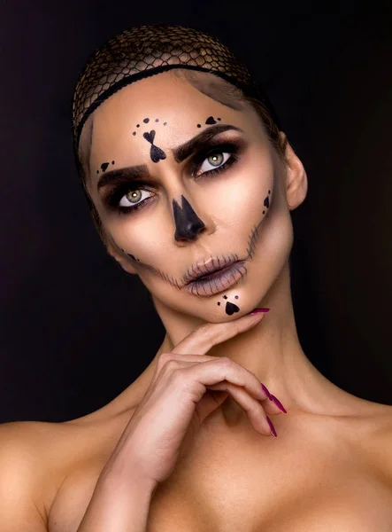 Sexig Häxa Med Halloween Skelett Make Bild — Stockfoto