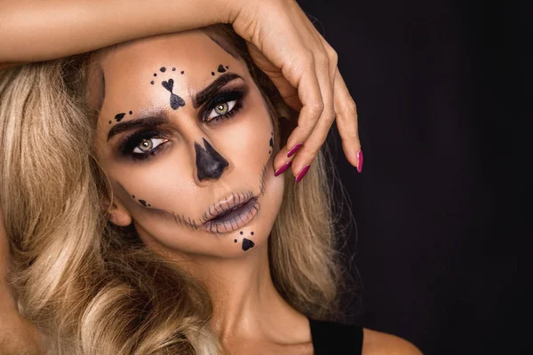 Sexig Häxa Med Halloween Skelett Make Bild — Stockfoto