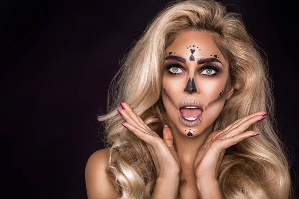 Sexig Häxa Med Halloween Skelett Make Bild — Stockfoto