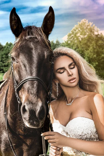 Retrato Cavalo Uma Mulher Escuros Linda Mulher Glamour Com Cavalo — Fotografia de Stock