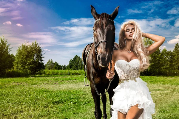 Retrato Cavalo Uma Mulher Escuros Linda Mulher Glamour Com Cavalo — Fotografia de Stock