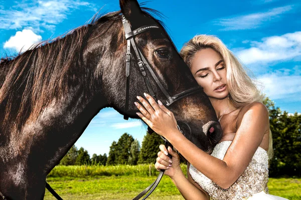 Retrato Cavalo Uma Mulher Escuros Linda Mulher Glamour Com Cavalo — Fotografia de Stock