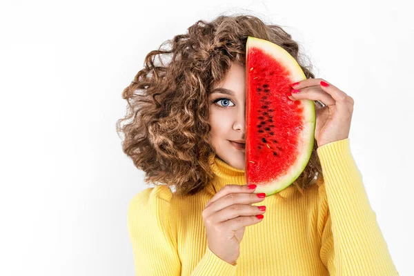 Menina Feliz Com Cabelo Encaracolado Segurando Fatia Uma Melancia Seu — Fotografia de Stock