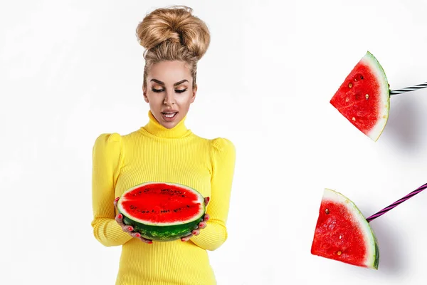 Jovem Feliz Vestido Colorido Segurando Fatia Uma Melancia Isolada Sobre — Fotografia de Stock