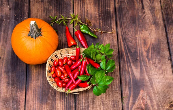 Verduras Sobre Madera Bio Comida Saludable Hierbas Especias Verduras Ecológicas — Foto de Stock