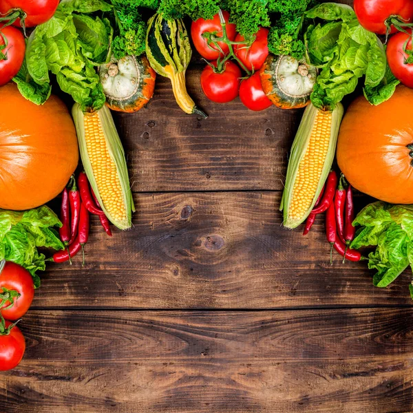 Verduras Frescas Crudas Sobre Fondo Madera Copiar Espacio — Foto de Stock