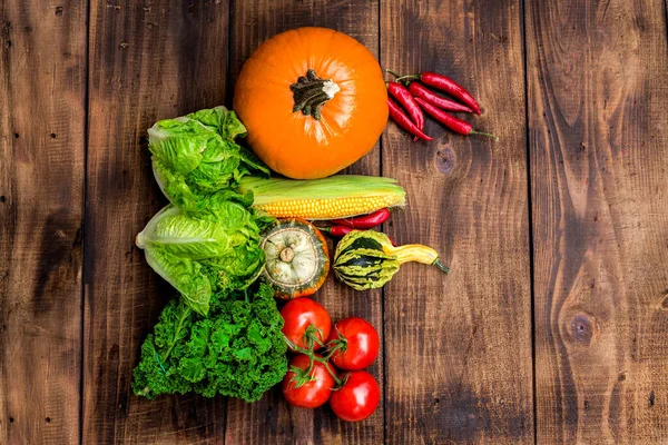 Verduras Frescas Crudas Sobre Fondo Madera Copiar Espacio — Foto de Stock