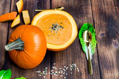 Cadılar Bayramı 'nda taze pişmiş balkabağı çorbası