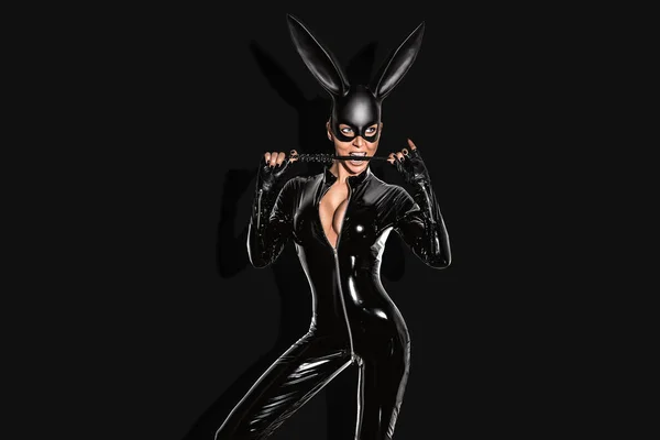 Cadılar Bayramı Kostümlü Seksi Kız Siyah Arka Planda Siyah Maske — Stok fotoğraf