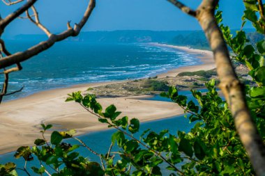 Goa kıyı şeridinin gündüz Hindistan 'daki hava manzarası. 