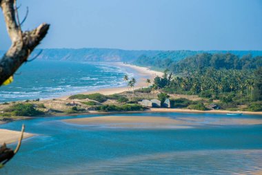 Goa kıyı şeridinin gündüz Hindistan 'daki hava manzarası. 