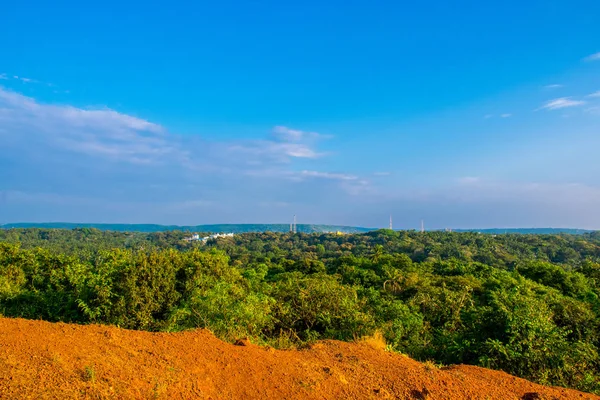Goa kıyı şeridinin gündüz Hindistan 'daki doğal manzarası. 