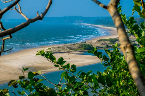 Goa kıyı şeridinin gündüz Hindistan 'daki hava manzarası. 