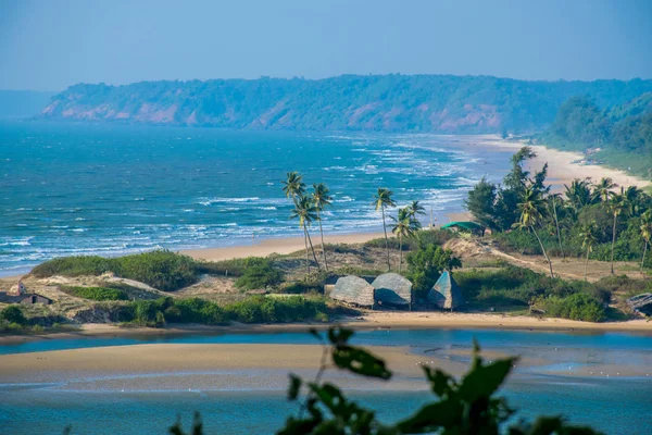 Goa kıyı şeridinin gündüz Hindistan 'daki hava manzarası. 
