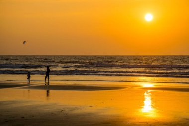 Goa, Hindistan 'da gün batımının renkli manzarası
