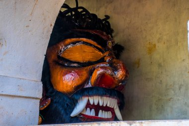 Hindistan 'ın Maharashtra ormanındaki Hindu tapınağı. Çevirisi 