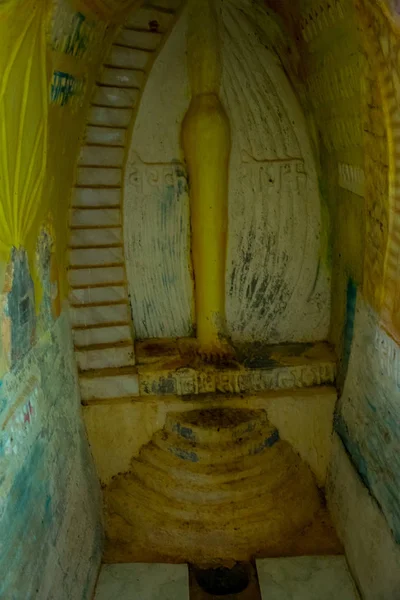 印度马哈拉施特拉邦丛林中的印度教寺庙 翻译为 湿婆领主的庙宇 — 图库照片
