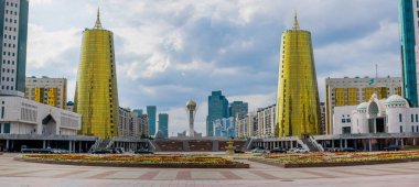 Tatil sırasında Astana şehrinden geçerek, Kazakistan   