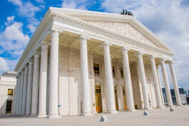 Tatil sırasında Astana şehrinden geçerek, Kazakistan   