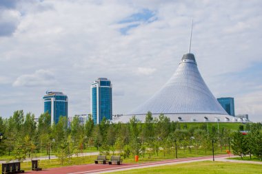 Tatil sırasında Astana şehrinden geçerek, Kazakistan   