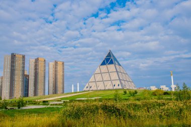 Gündüz Astana şehrinden geçerek, Kazakistan  