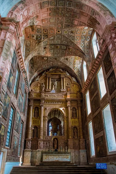 Всередині Християнської Церкви Гоа Індія — стокове фото