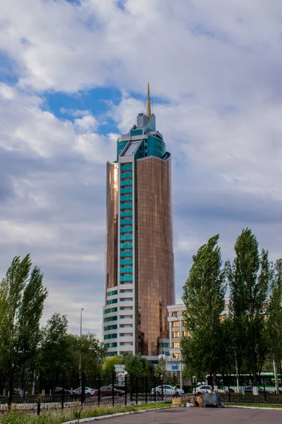Tatil sırasında Astana şehrinden geçerek, Kazakistan   