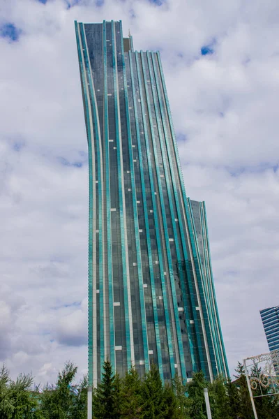 Tatil sırasında Astana şehrinden geçerek, Kazakistan   