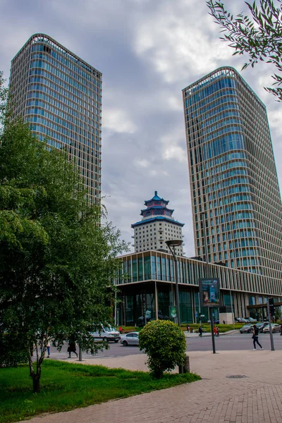 Tatil sırasında Astana şehrinden geçerek, Kazakistan   