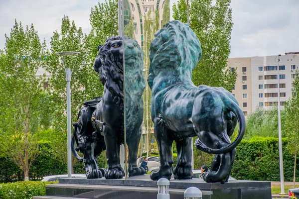 Tatil sırasında Astana şehrinden geçerek, Kazakistan   